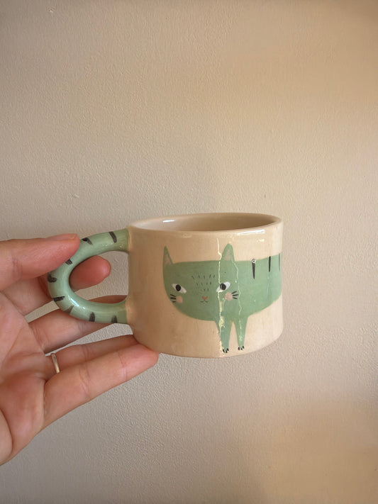 Tasse fleur et carreaux en céramique