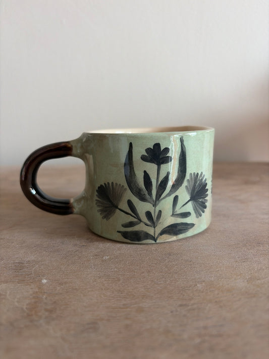 Tasse fleur et carreaux en céramique