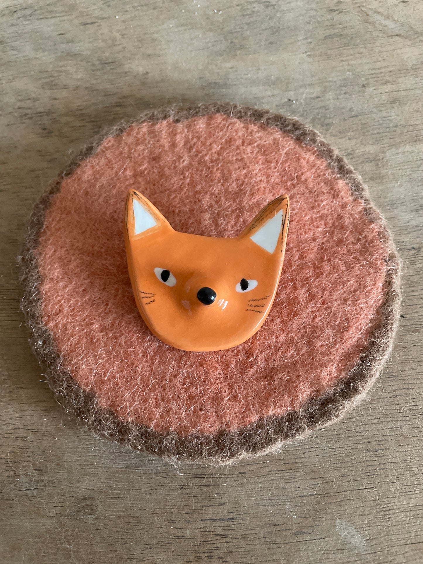 Broche renard en céramique émaillée