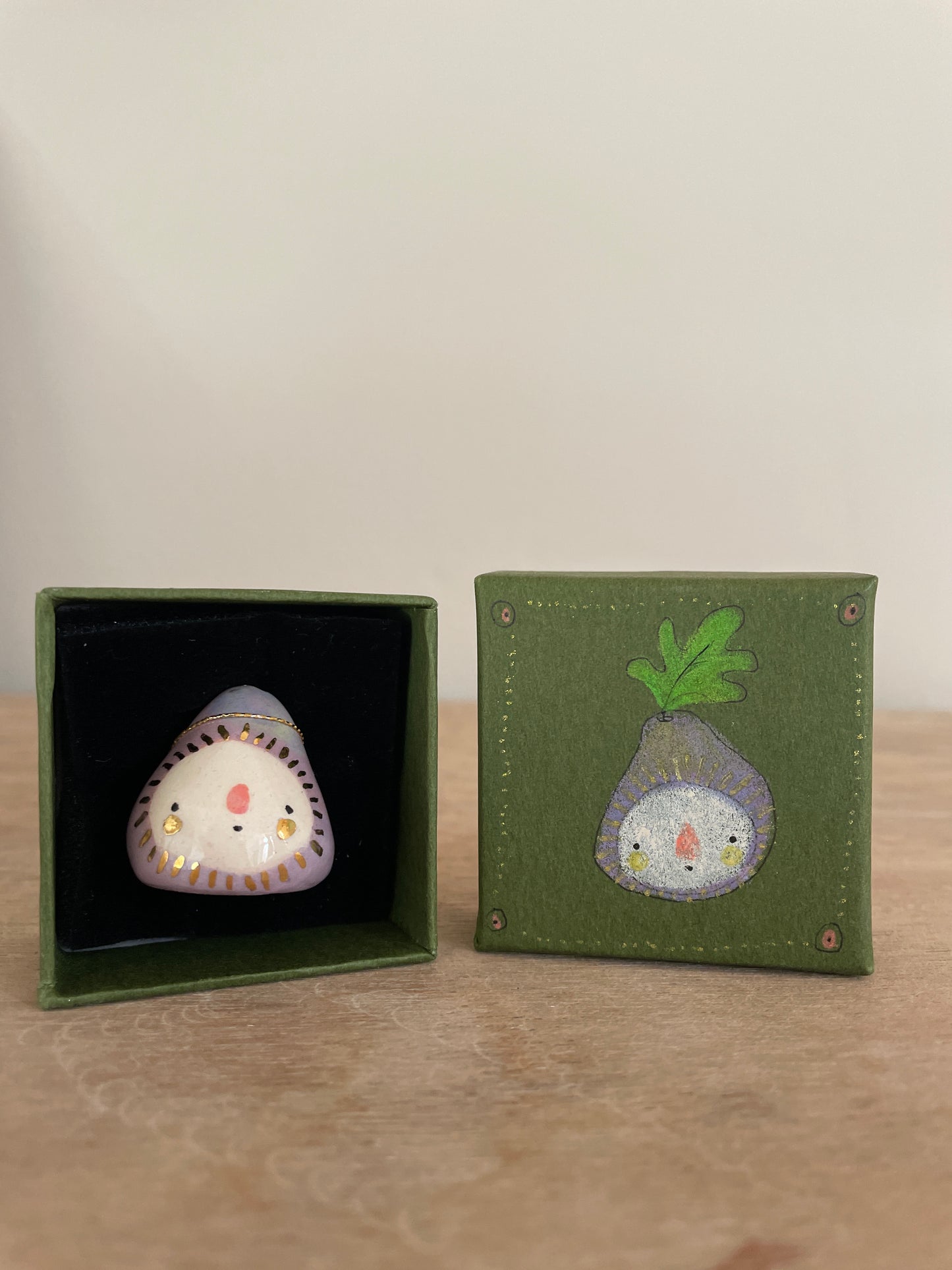 Mini figue faïence et or