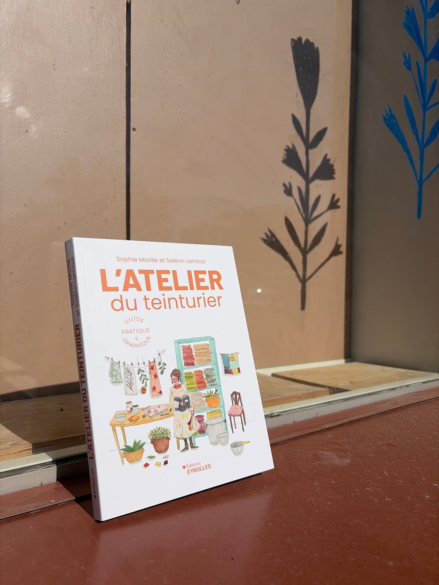 Livre "L'Atelier du teinturier : guide pratique et graphique"