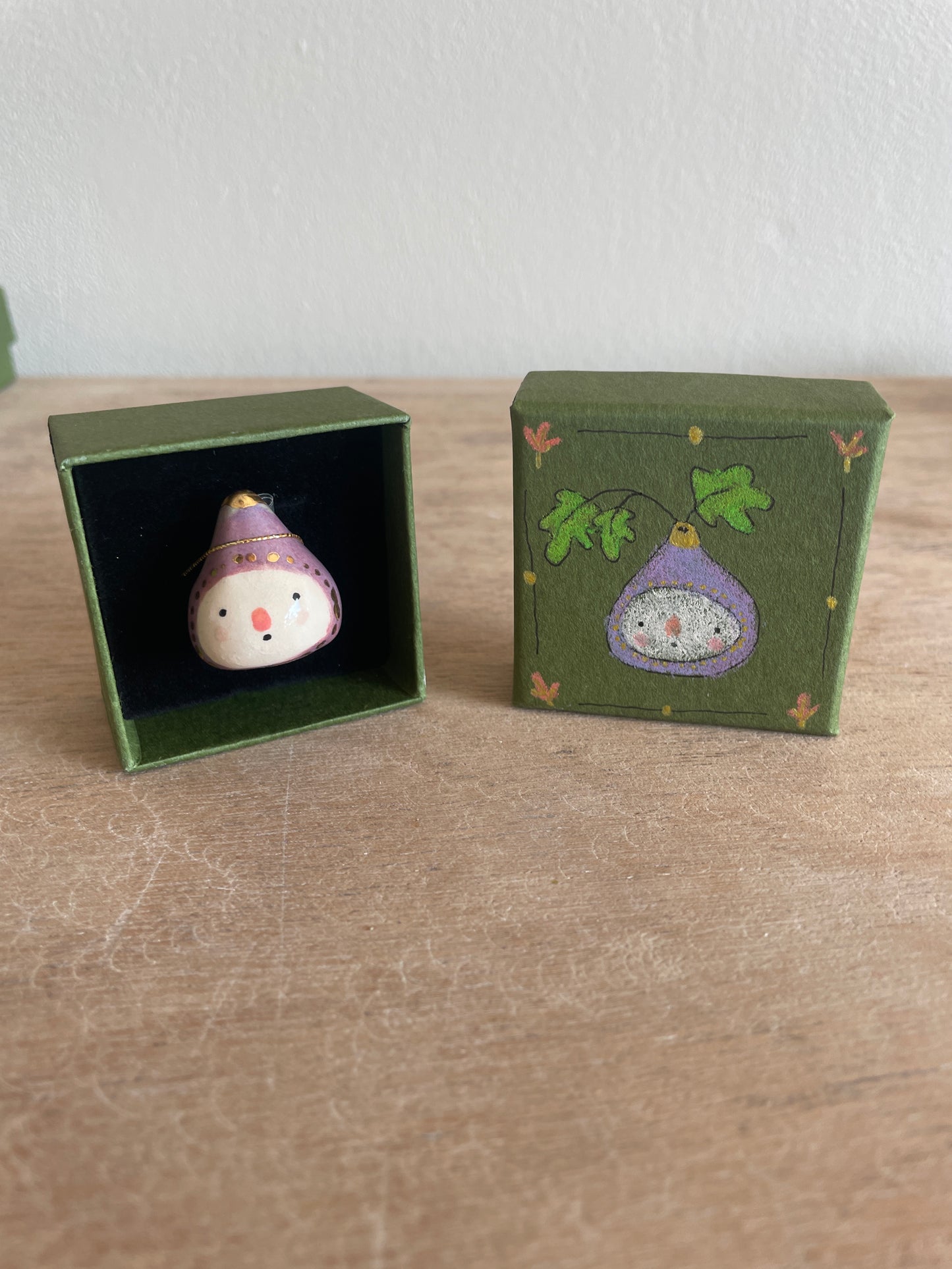 Mini figue faïence et or