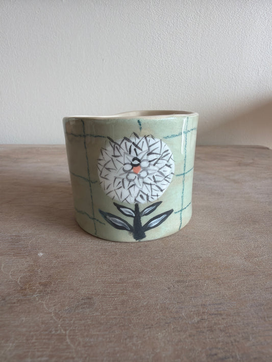 Tasse fleur et carreaux en céramique