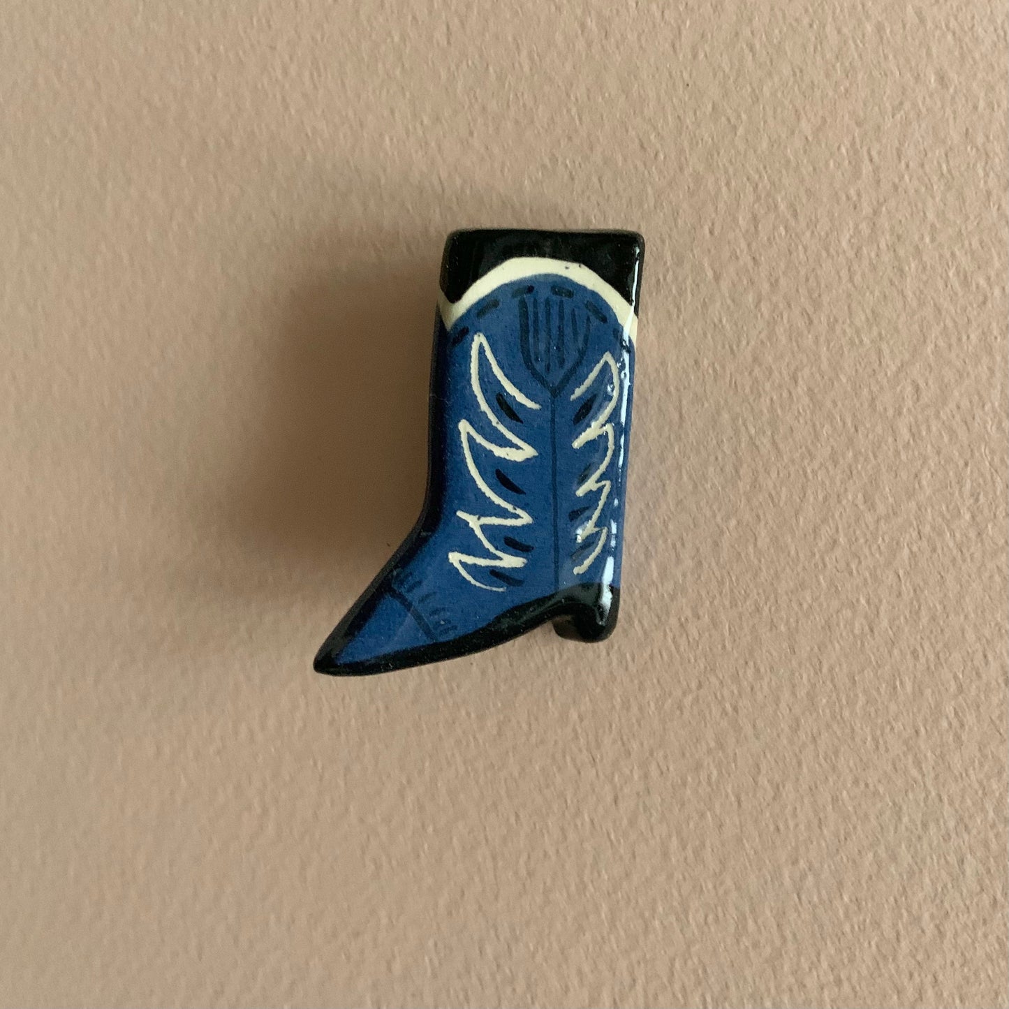 Blue "Santiag" brooch in enamelled ceramic